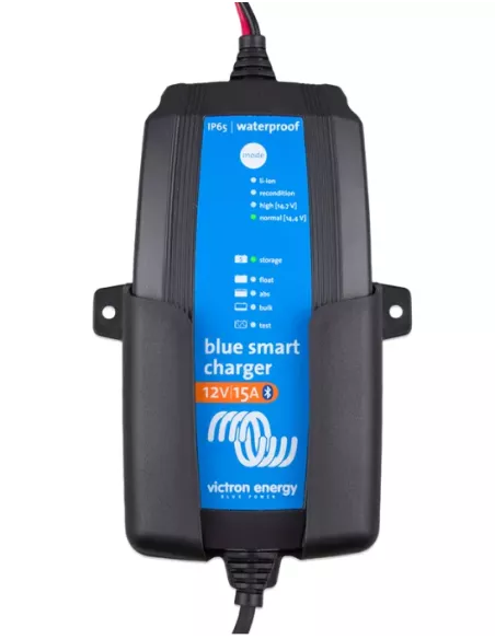 Montage mural pour le chargeur Blue Smart IP65 12/25 et 24/13 Victron vue avec batterie