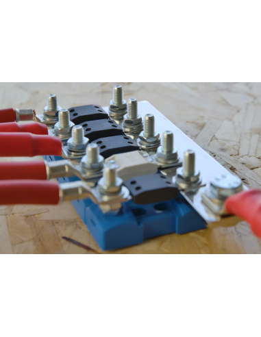 Busbar pour connecter 6 Fusibles Mega 1500A Victron Energy détails 1