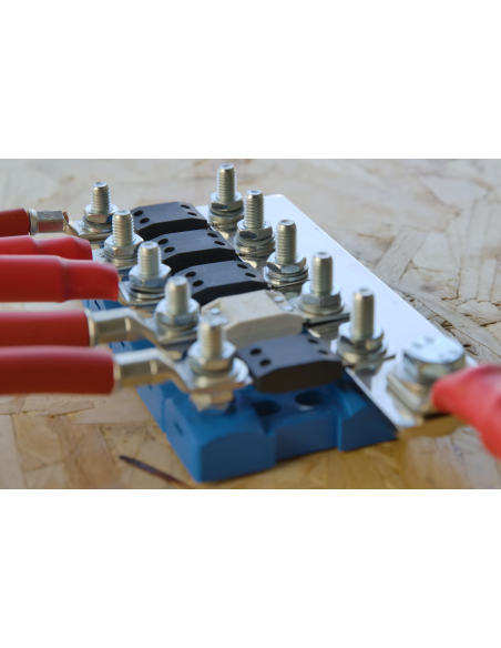 Busbar pour connecter 5 Fusibles Mega 500 A Victron Energy détails 2